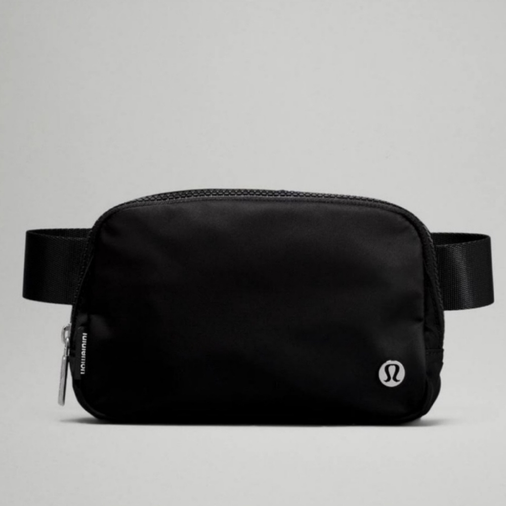 NWT BLACK Lululemon Everywhere belt bag